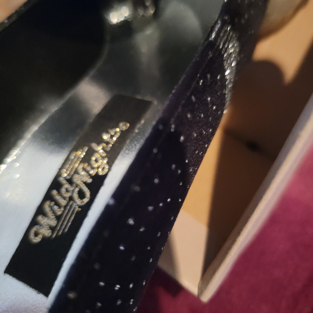 Heels - Picture 3 of 4